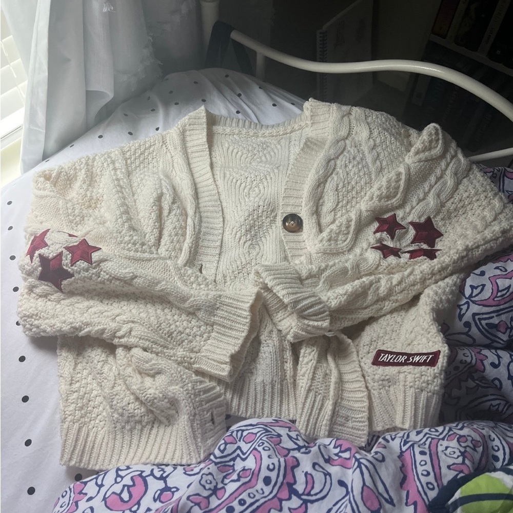 Red cardigan Taylor swift